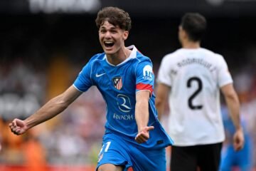 Un Atlético repleto de suplentes y canteranos baila al Valencia