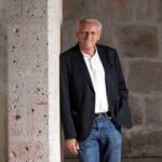 El periodista y escritor Álex Grijelmo, proclamado candidato a la silla o de la RAE