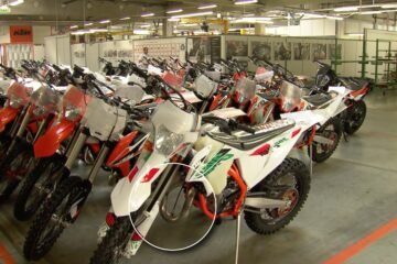 La trampa de KTM: vende sus motos enduro manipuladas, más potentes y más contaminantes de lo que dicen sus papeles