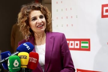 Montero: “A Moreno le importan un comino las propuestas, está más preocupado por su imagen”