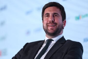 Enrique Riquelme, sobre su posible candidatura a la presidencia del Real Madrid: “Estamos obligados ética y moralmente a dar el paso”