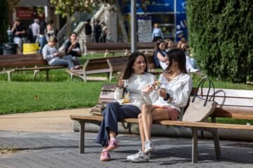 Los jóvenes que ni estudian ni trabajan son menos que nunca y España ya roza la media de la UE