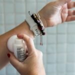 Sin hormonas: la odisea para encontrar Lenzetto, el medicamento más escaso de España