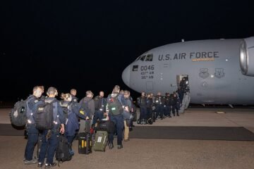 Estados Unidos despliega ya su músculo militar y financiero para auxiliar a Venezuela