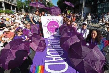 “Mamá, ¿por qué yo no puedo ser cura?”: la protesta de las mujeres católicas durante la misa del Papa