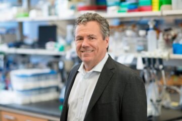 Scott Lowe, investigador: “Los gobiernos deben financiar la ciencia porque las farmacéuticas buscan ayudar, pero quieren ganar dinero”