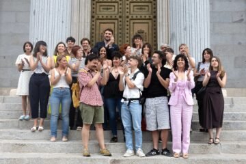 España aprueba castigar con hasta dos años de cárcel las falsas terapias de conversión para personas LGTBIQ+
