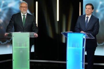 El PP acepta en Castilla y León la “prioridad nacional” y cede a Vox la política medioambiental y cultural