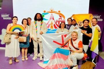 León XIV orilla a los católicos LGTBIQ+, que en la Iglesia aún llevan el estigma de pecadores