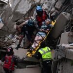 Un fuerte terremoto de 7,5 derriba edificios y lleva el pánico a Venezuela