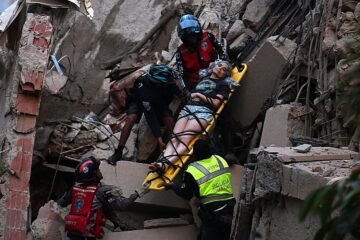 Venezuela eleva a 235 los muertos y 4.300 los heridos un día después de los dos devastadores terremotos