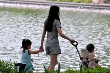 El drama de las adopciones forzosas en el Reino Unido: «Toda mi vida me hicieron fotos, pero no me parecía a nadie»