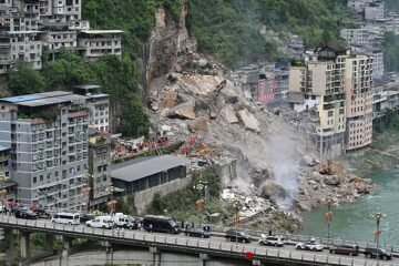 Un aterrador corrimiento de tierras mata a 8 personas en China y sepulta a decenas