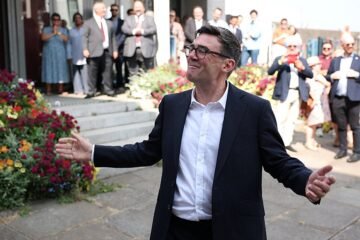 Burnham asume el liderazgo del laborismo británico «con un plan para batir a la nueva derecha»