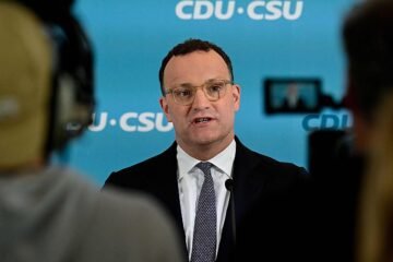 Dimite el líder conservador del Parlamento alemán tras recurrir a un vientre de alquiler