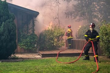 Francia moviliza al ejército y pide ayuda a la UE contra los incendios que devoran el sur del país