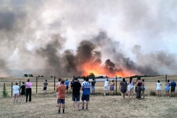 El fuego avanza sin control por el suroeste de Francia y se acerca a Burdeos