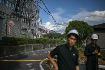 Buscan supervivientes contra el reloj en el centro comercial derrumbado tras el terremoto de Japón