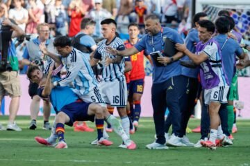 Fútbol, entre civilización y barbarie