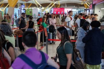 Aena limitará la capacidad de Barajas y El Prat en 2027 ante el riesgo de colapso