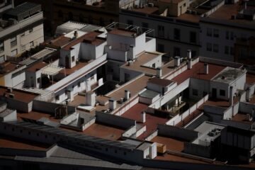 ¿Cuánto se inflan los precios en los anuncios de venta de pisos? Del 11% en Madrid al 35% en Granada