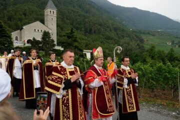 Cisma en la Iglesia: los ‘lefebvrianos’ ordenan cuatro obispos sin permiso del Papa y caen en la excomunión automática