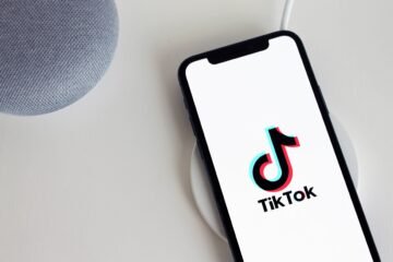 Bruselas acusa a TikTok de incumplir la ley por tener cuentas que exponen a los menores a “comportamientos depredadores”