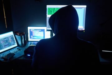 Pedofilia en ‘streaming’, gran mercado de tarjetas robadas y más pequeña de lo que parece: así es la ‘dark web’