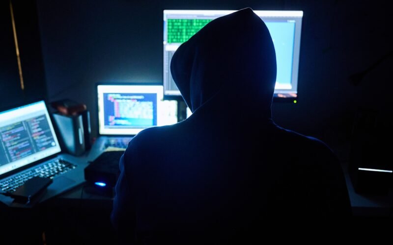 Pedofilia en ‘streaming’, gran mercado de tarjetas robadas y más pequeña de lo que parece: así es la ‘dark web’
