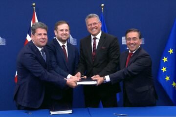 La UE y el Reino Unido firman el acuerdo histórico que acaba con la verja de Gibraltar