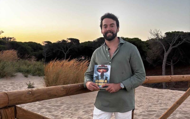 GONZALO MARTÍNEZ-BONÉ CABELLO DE LOS COBOS EXPONE LOS RIESGOS GEOPOLÍTICOS GLOBALES EN SU NOVELA ‘LA CAÍDA DE LAS NACIONES’