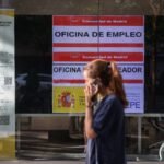 El paro de los extranjeros repunta ligeramente en plena regularización, pese a que casi siempre retrocede en junio