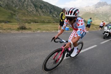 Richard Carapaz vence en Alpe d’Huez en la penúltima etapa del Tour de Francia