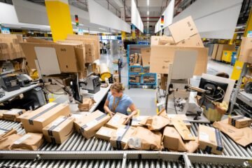 Las dos caras del mercado laboral: la empresa privada tira del empleo en el segundo trimestre mientras el sector público flojea