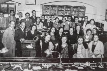 El CSIC abre al público su catálogo de represaliados del franquismo: a algunas las depuraron por llevar pantalones