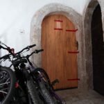 Hallan los cadáveres de cinco bebés dentro de cajas de cartón en la vivienda de una pareja en Francia
