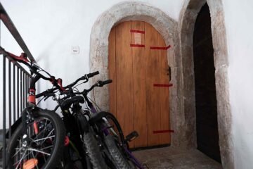 Hallan los cadáveres de cinco bebés dentro de cajas de cartón en la vivienda de una pareja en Francia