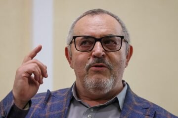 El último político ruso opositor a Putin se exilia en Francia
