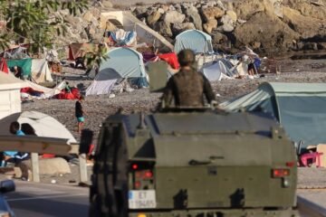 Doce migrantes detenidos tras apedrear y herir a cuatro militares en la pedanía ceutí de Benzú