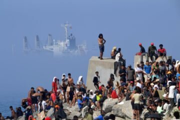 Marruecos despliega cientos de policías y militares en la frontera ante los llamamientos a una nueva irrupción masiva