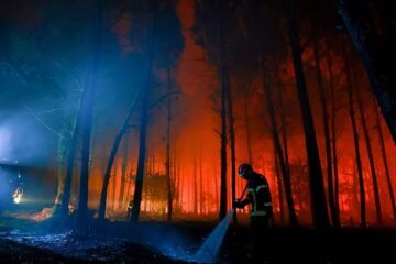 Un nuevo incendio se ensaña con las Landas y devora otras 1.100 hectáreas