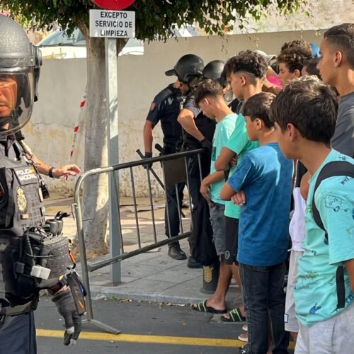Hasta 4.000 menores migrantes siguen en las calles de Ceuta tras la llegada masiva de julio, según las asociaciones vecinales