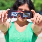 Gafas para ver el eclipse solar del 12 de agosto: todo sobre su uso correcto