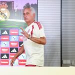 Mourinho, en su primera rueda de prensa: “Con cada título del Real Madrid, tenía una llamada del presi”