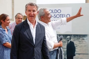 Feijóo carga contra Puente por “señalar a la Corona” y lo tacha de “tabernario”
