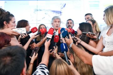 Marlaska envía a Ceuta más policías de Extranjería para acelerar la expulsión de 5.000 migrantes