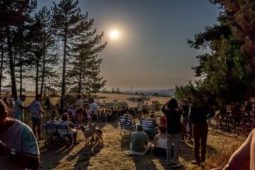 Los turistas extranjeros dispararon el gasto en las provincias donde mejor se vio el eclipse