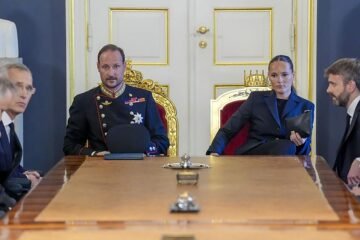 Haakon VIII hereda una Corona en horas bajas