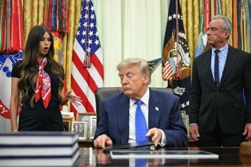 La joven que aparece junto a Trump en la Casa Blanca de la que todos hablan