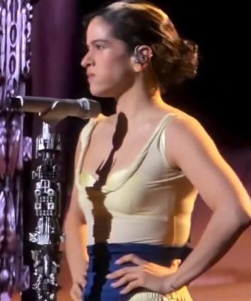Rosalía empieza su primer concierto en Argentina con una disculpa: «Tremenda cagada»